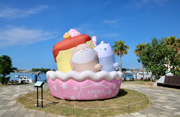 12公尺水上萌物現身安平港!黃偉哲搶先開箱朗萌綺盟 夜間光影秀10月31日登場