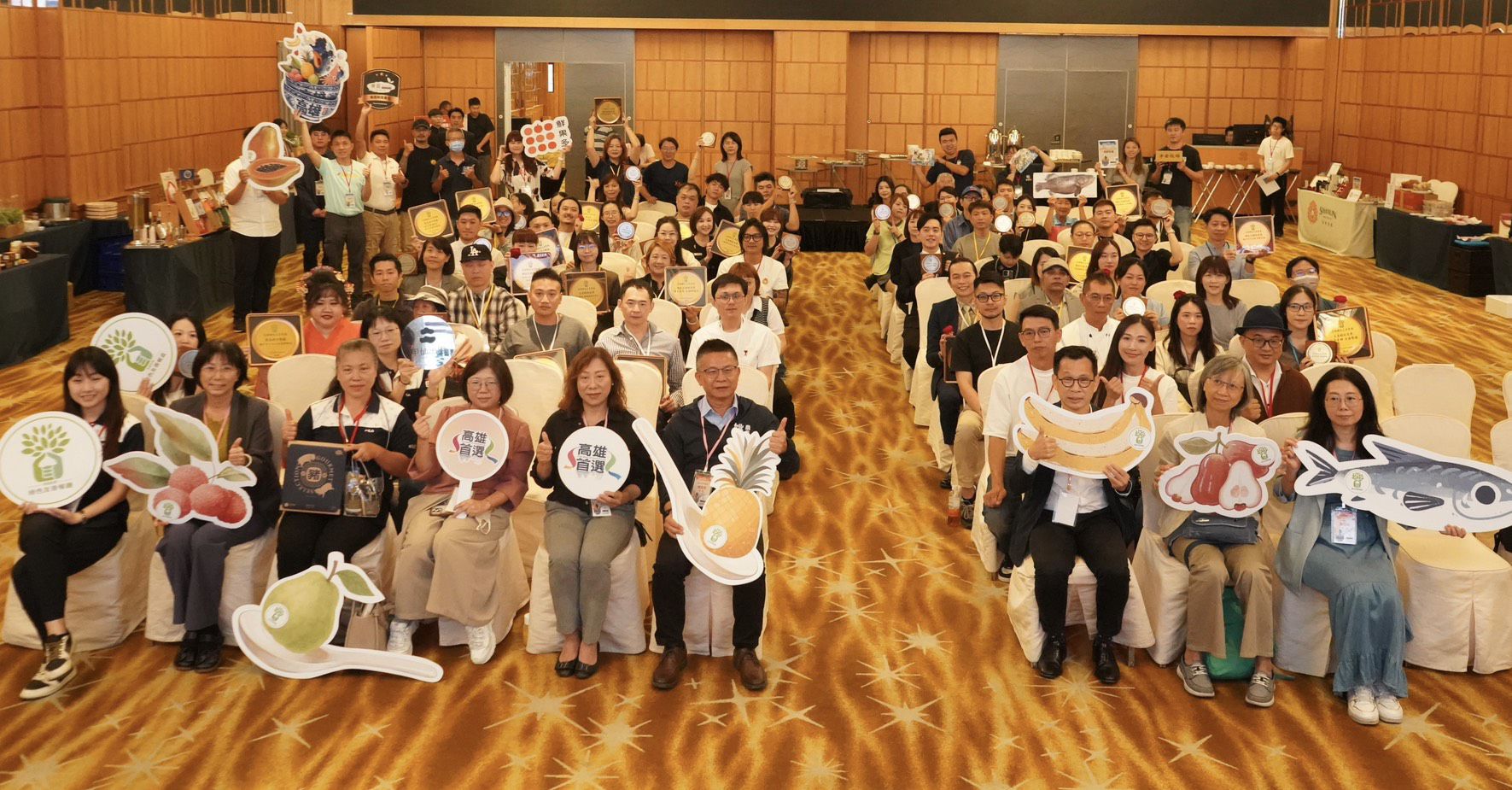世界地球日見證綠色行動,高市農業局表揚29家友善餐廳串聯在地食材上桌。(圖/高雄市政府農業局提供)