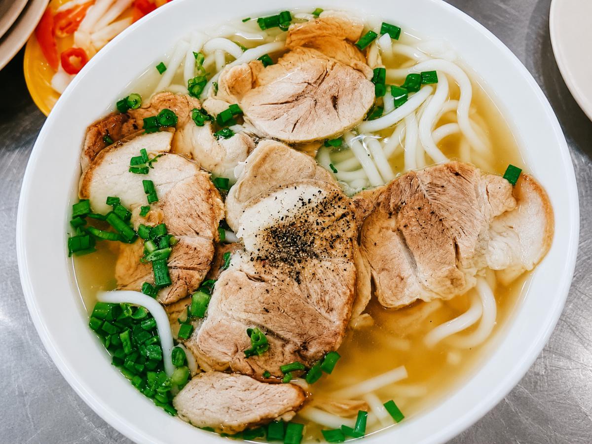 雲林斗六越南美食 清爽河粉、米粉拼盤與月亮蝦餅一次滿足