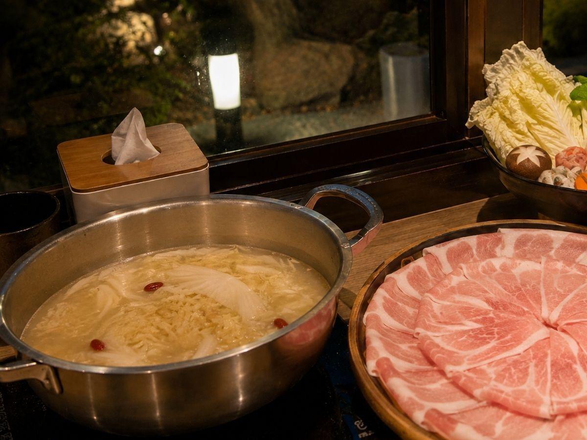新竹高鐵火鍋聚餐亮點 在鄉間品嚐特色大骨「鼎湯」、多部位肉品組合