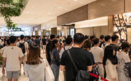 颱風假逆勢湧人潮！台中漢神洲際百貨延後開門　美食街一開店就排隊