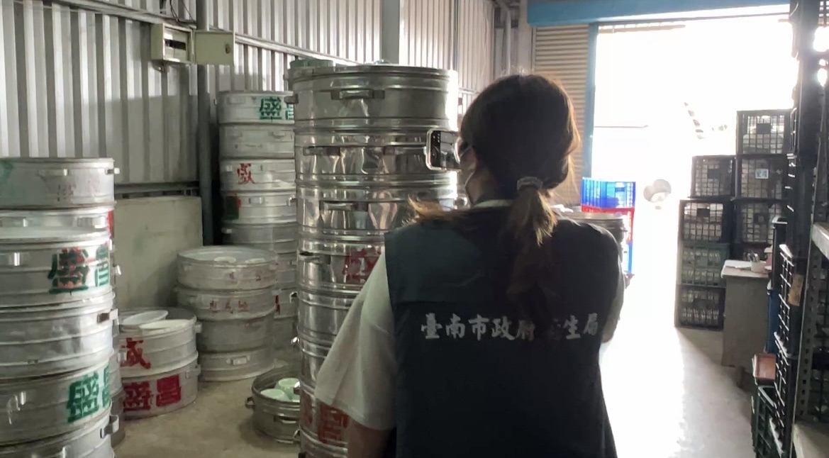 鍘美辦桌「驚喜變驚嚇」！水果盒害上吐下瀉　衛生局：立即啟動調查