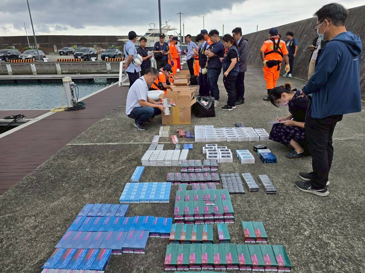 跨機關合作展成效 海巡署、海關聯手破獲烏石港遊艇走私加熱菸，阻絕非法入境