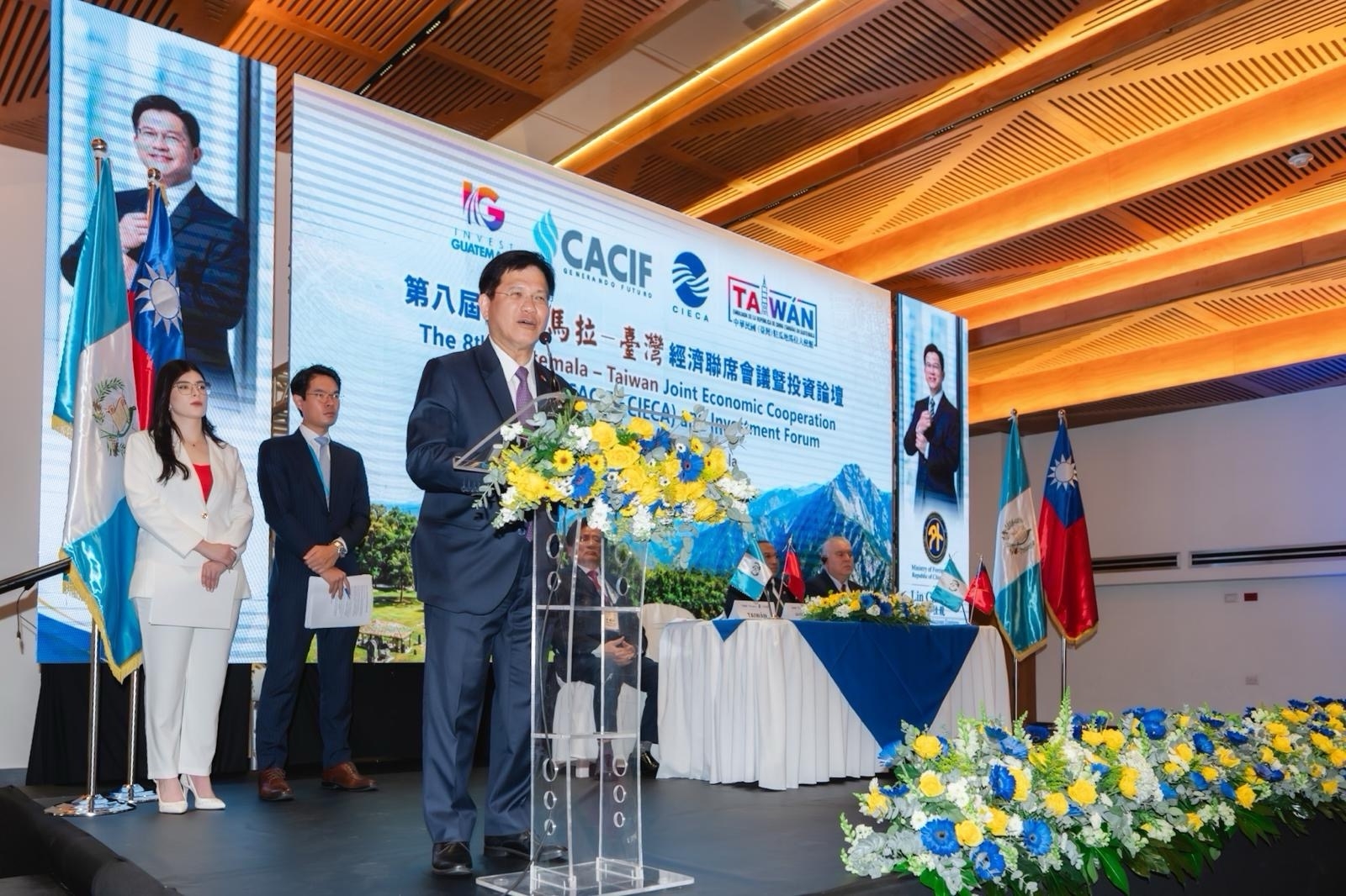 外交部長林佳龍率領企業代表團出席「第八屆瓜地馬拉-臺灣經濟聯席會議暨投資論壇」等交流活動，探索台美瓜三方經貿合作交流潛力