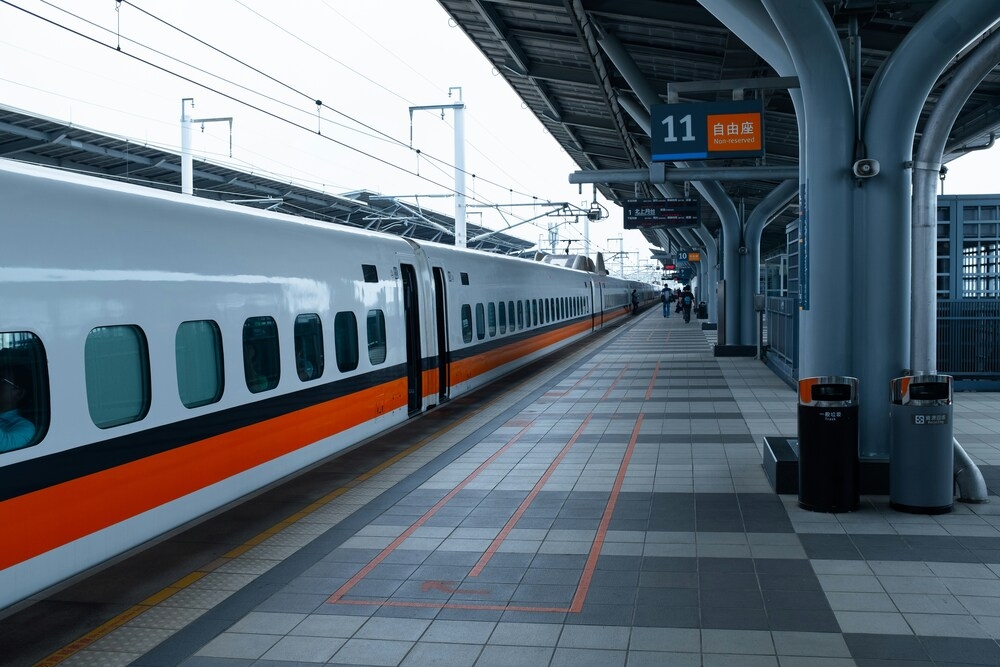 高鐵台南站驚傳旅客落軌意外　1307車次停駛衝擊班次　中午全線恢復正常行駛