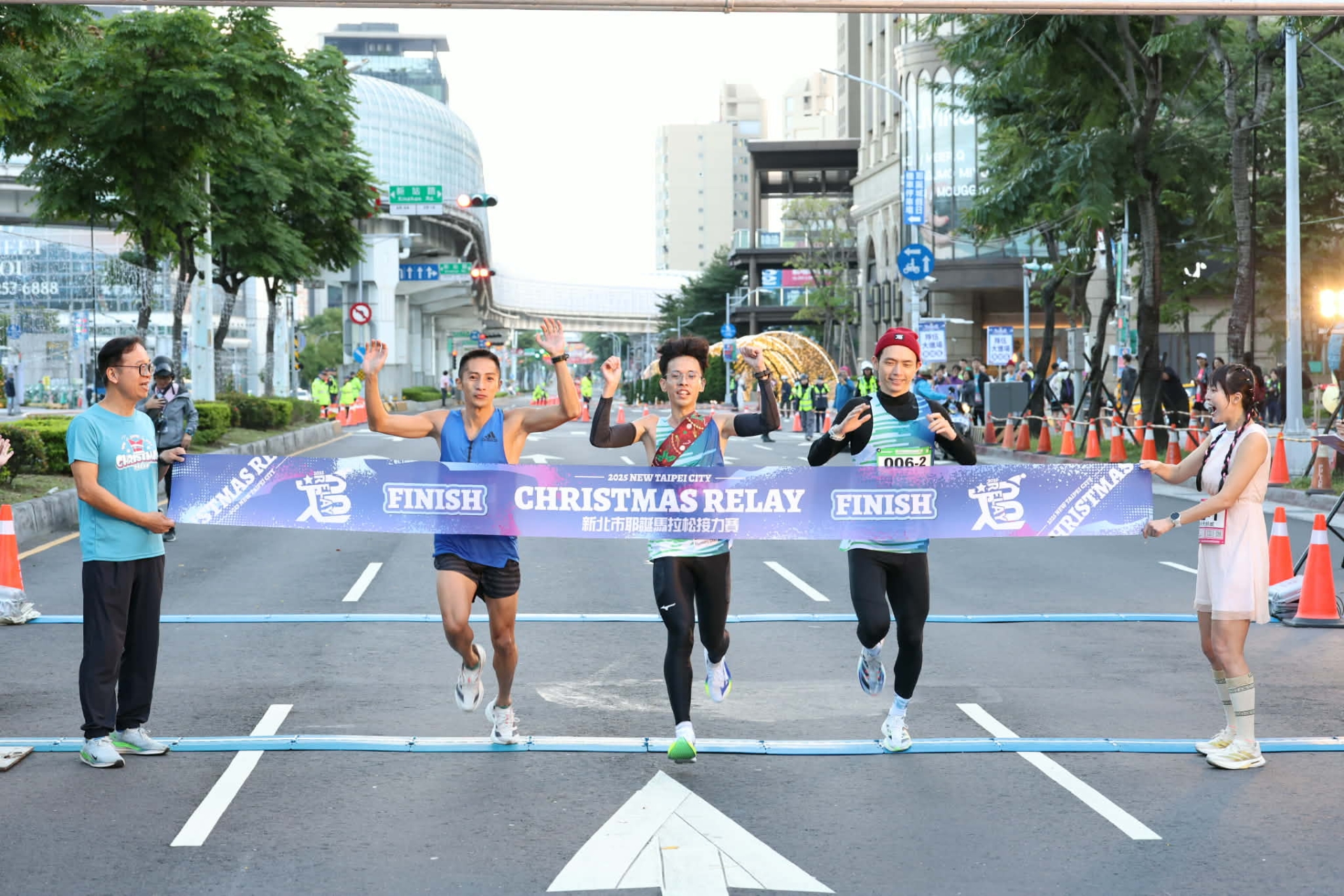 2025新北市耶誕馬拉松接力賽12月7日熱血開跑　新北歡樂耶誕城系列活動吸引千名跑者