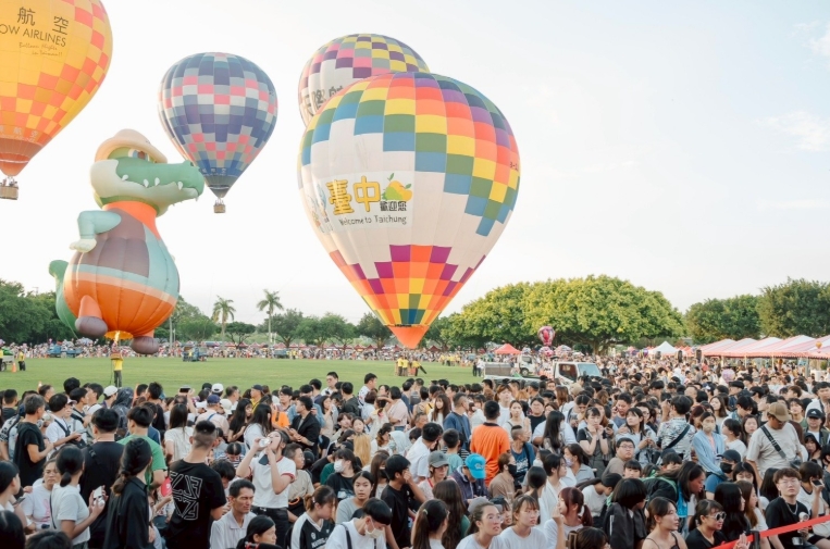 2025臺中石岡熱氣球嘉年華人氣爆棚，單日湧入15萬人次創歷年新高夏日盛事