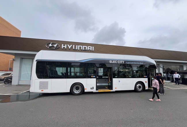 現代汽車HYUNDAI氫能巴士試乘發表會暨動力產學啟動典禮登場　崑山科大產官學攜手啟動綠色動力新篇章，全臺首發亮眼吸睛