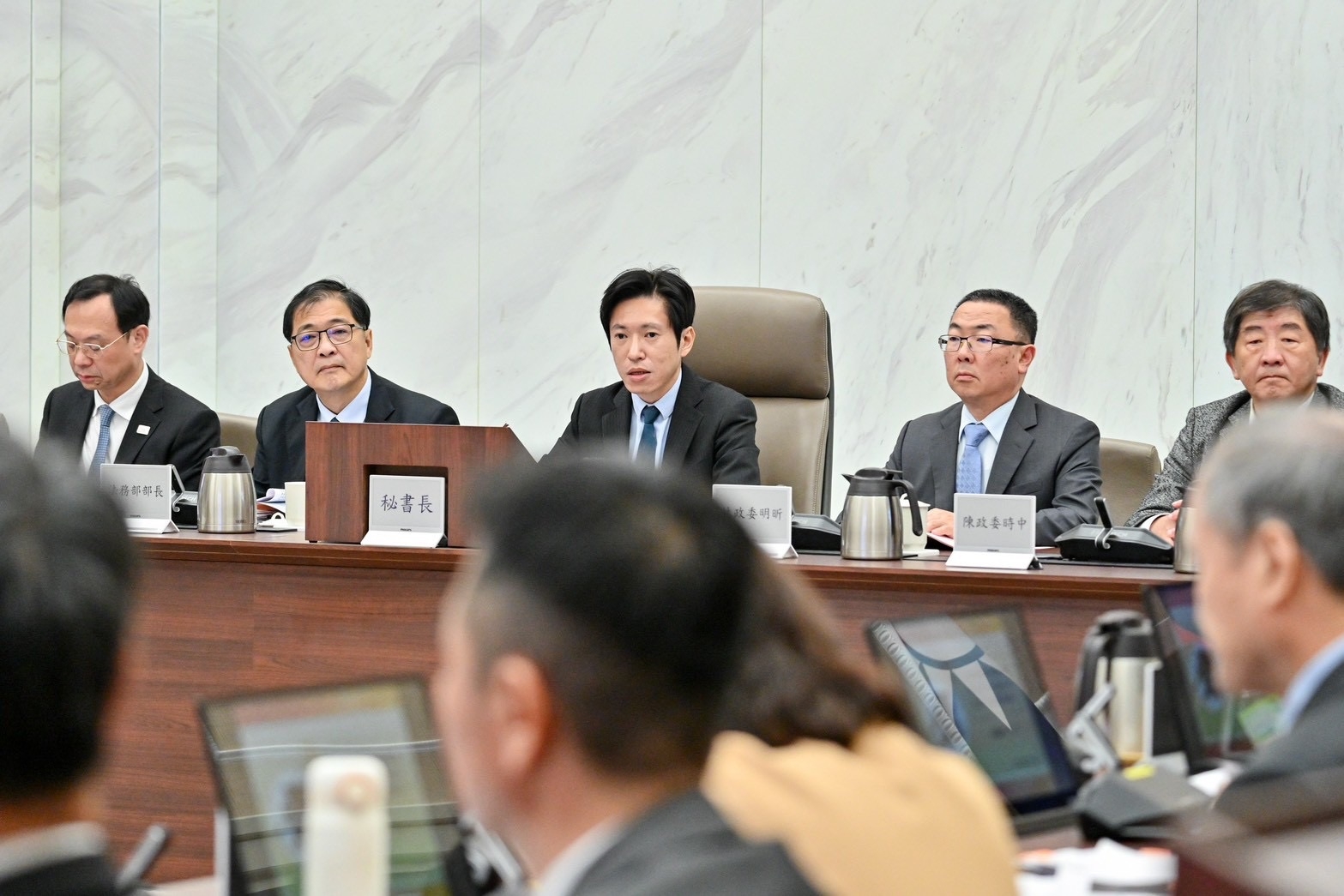行政院祕書長張惇涵主持毒品防制會報　公布施用人口數連年下降並強調跨領域合作將持續提升全國反毒效能