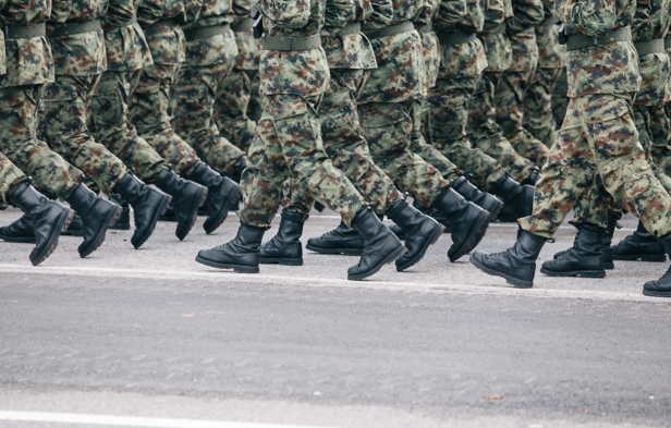 軍人待遇改革！志願役官兵115年起每月加給3萬　立法院三讀通過