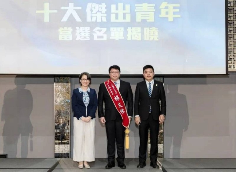 南華大學校友楊文棟榮獲十大傑出青年  以藝術教育實踐社會關懷
