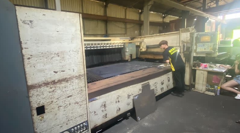 網路客製假車牌猖獗！新北破獲全臺首座假車牌地下工廠　獲利52萬元