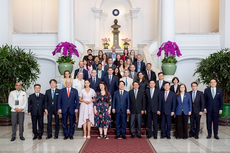 賴清德總統接見臺灣海洋國際論壇訪團　盼共同提升海洋韌性　守護自由、開放、安全的海洋