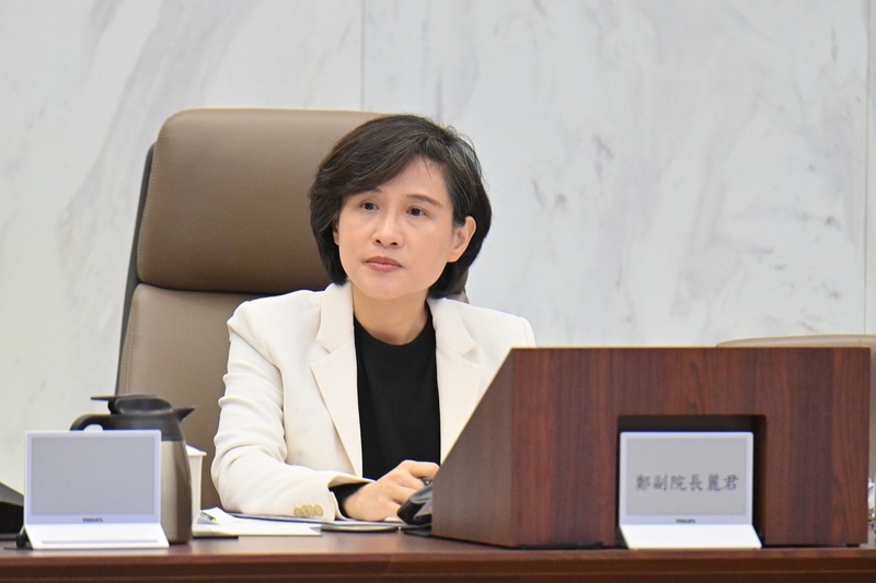 行政院副院長鄭麗君召開消保會議　拍板交友媒合服務契約新規範　強化飲水設備、藍牙耳機與餐飲禮券消費者權益保障