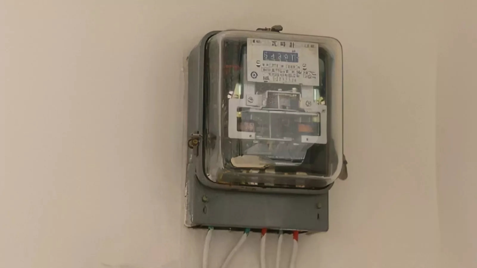 台電稱抄表員抄錯送更正帳單 民眾電費突增數百度電