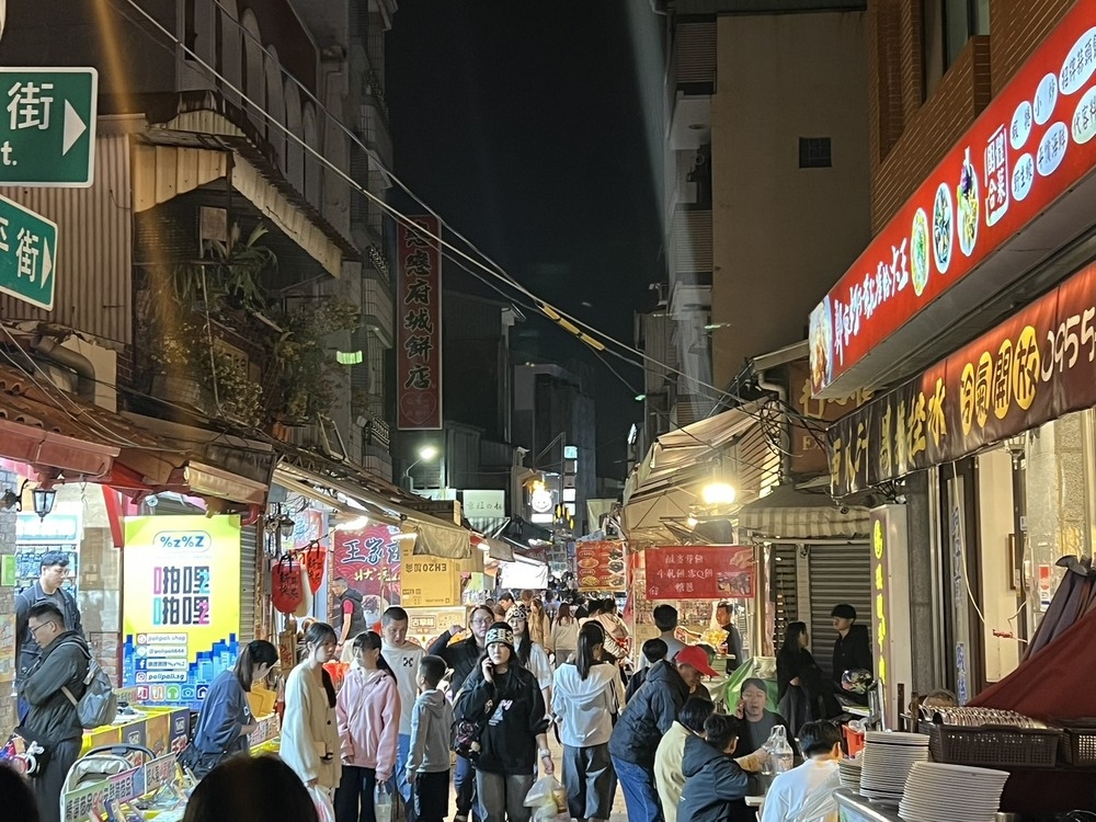 春節臺南觀光真的回溫了！安平老街初三人潮塞爆　在地商圈買氣強勢復甦