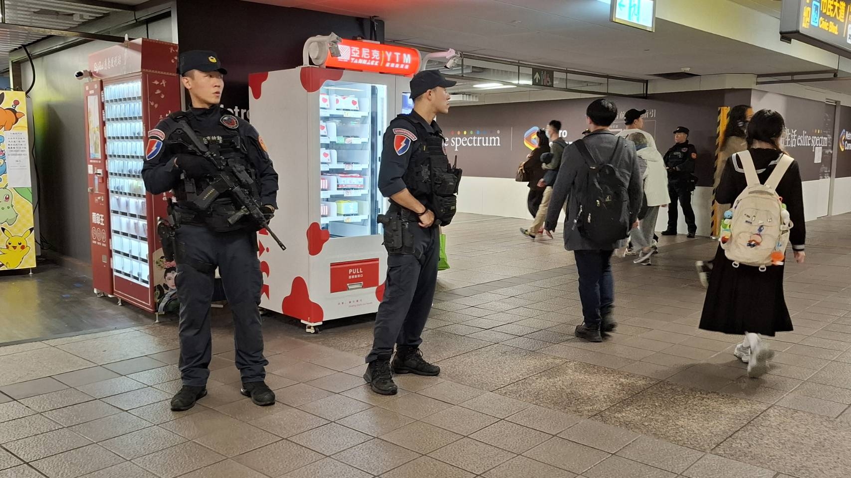 板南線臺北車站發生煙霧彈事件　一死一傷震撼社會　北捷即刻升級維安、警方全力緝凶