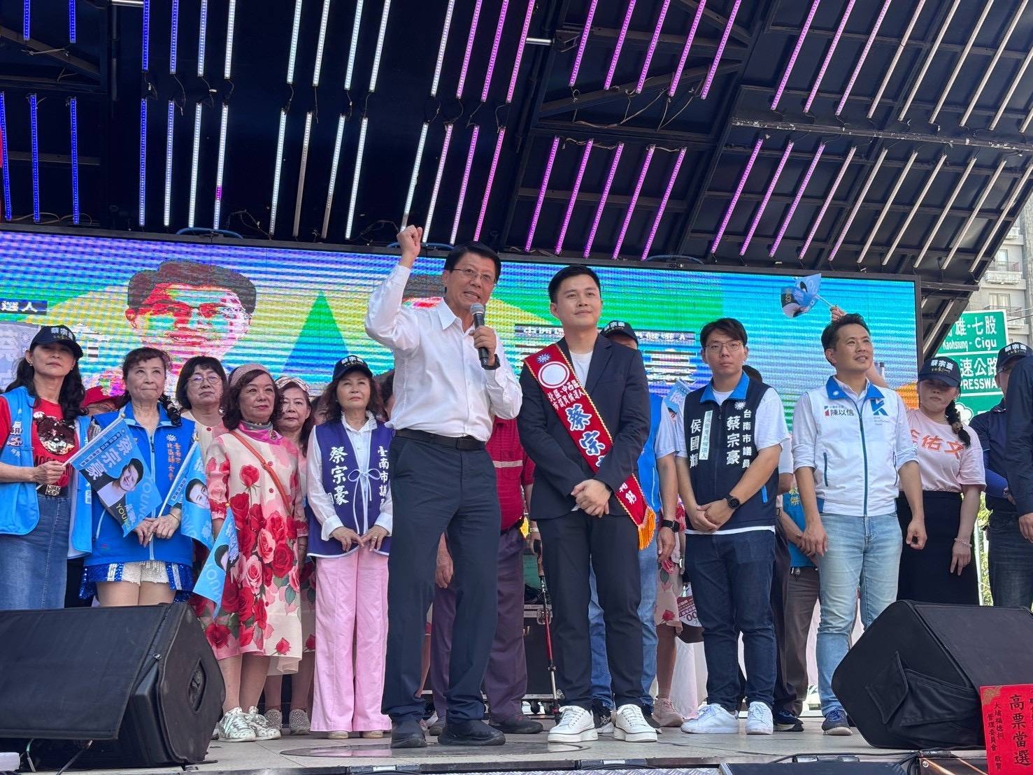 蔡宗豪競選總部成立 謝龍介站台力挺並拋提高敬老金政見