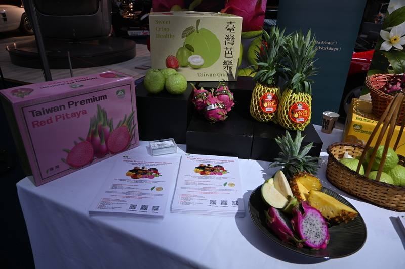 駐歐盟代表處國慶酒會 台灣鳳梨、芭樂與火龍果驚豔外賓