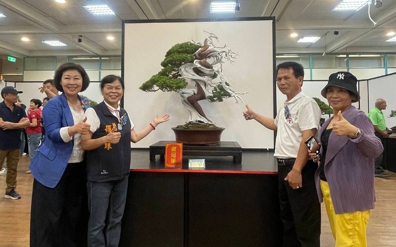 方寸之間見山林    苗栗縣盆景藝術展頭份登場 　60件作品10/1起連展5天
