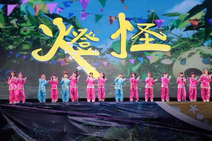 燈怪宇宙降臨安平夜晚　客家兒童劇點亮臺南夜空　親子齊唱瓜瓜歌收藏小燈怪感受客家文化