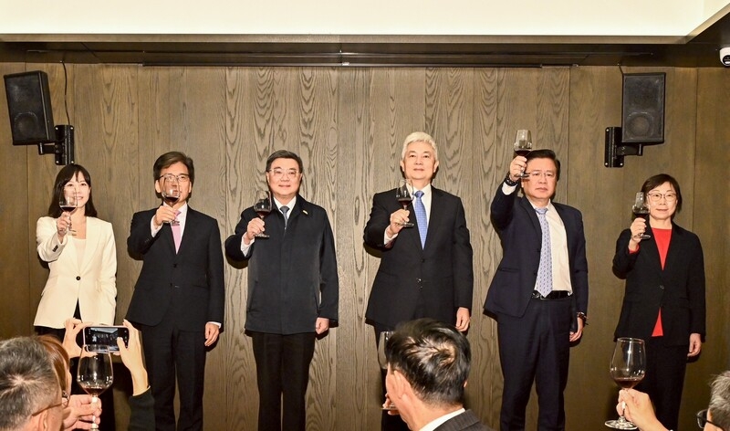 出席壽險公會新春聯誼餐敘　行政院長卓榮泰呼籲持續引導保險業資金投入公共建設建設國家並照顧人民福祉
