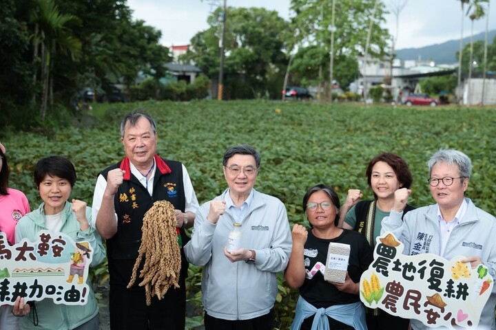 視察花蓮光復鄉農場復育情形　行政院長卓榮泰承諾提供農民最大資助加速復耕重建