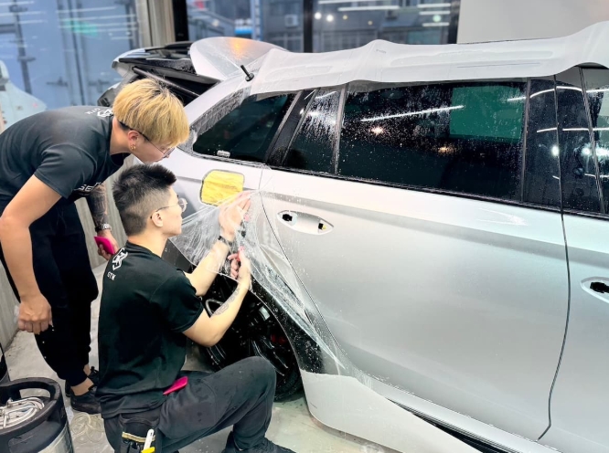 汽車包膜技師嚴重缺工　專業技師供不應求，月薪上看10萬元成產業新常態
