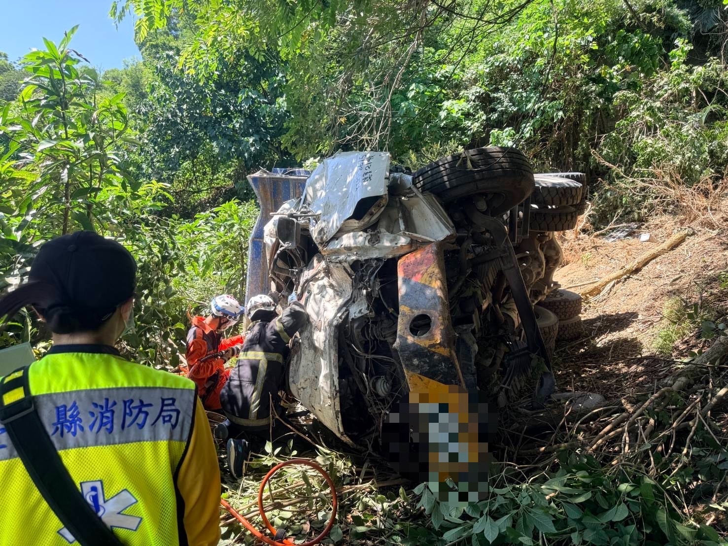 中秋連假又傳車禍死亡悲劇！　台東太麻里鄉砂石車翻落邊坡70歲翁當場喪命