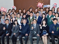 行政院長卓榮泰走訪臺南高科技與精密產業現場，指出政府是產業穩健發展後盾，提供企業實質支援與政策協助