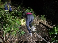 闖未開放山域受困！南投小出山夫妻暗夜迷途　警消及巡山員連夜挺進12小時成功救援