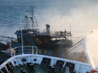 中國聯合戰備警巡持續挑釁 新竹艦迅速控火救援中國漁船 海巡署保障北部海域航行安全