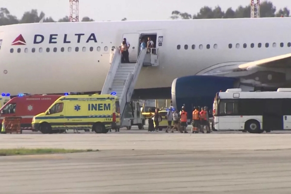 機艙冒濃煙緊急降落葡萄牙 達美航空飛美班機4人不適送醫
