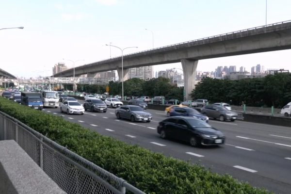 中秋連假首日國道多路段壅塞 全線交通量估120百萬車公里
