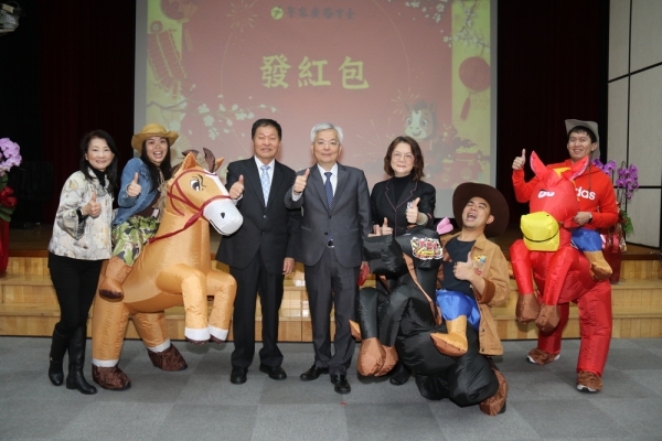警政署長張榮興親送紅包慰勉警廣 激勵春節期間打詐、維護治安與交通