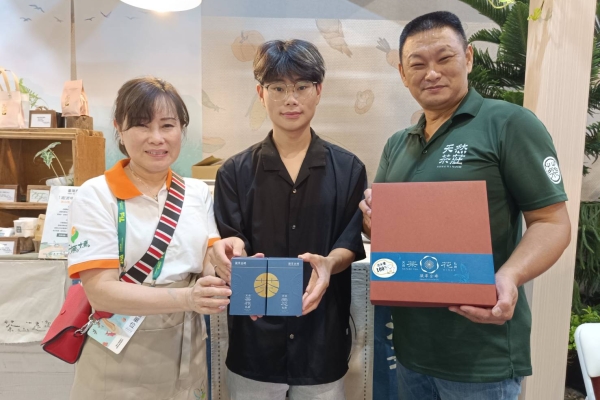 中秋送禮首選！新北青農包種茶鳳梨酥「凝翠金磚」熱賣日本丸井百貨限量禮盒