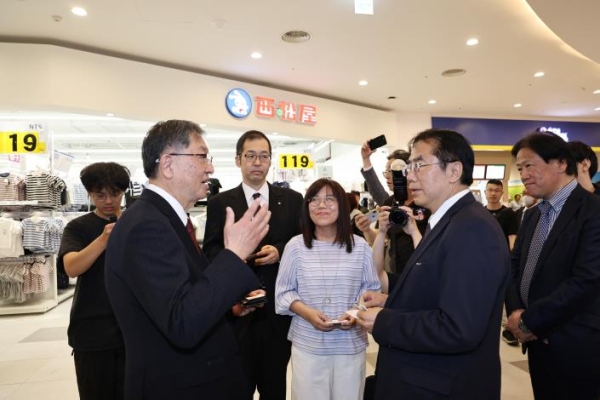 臺南市長黃偉哲開箱三井OUTLET二期試營運　日本西松屋首選臺南看好消費潛力