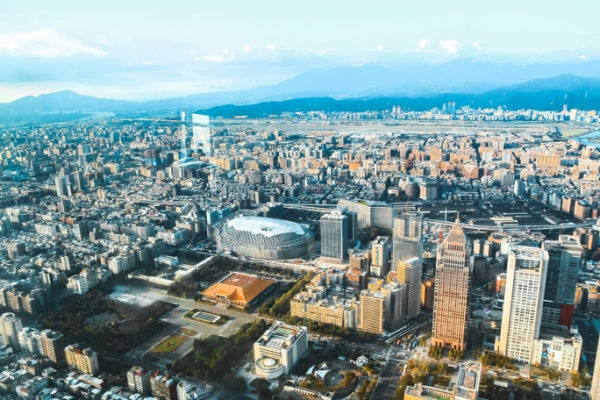 央行第七波信用管制引爆房市分化！首購族貸款陷困境，豪宅市場穩如泰山