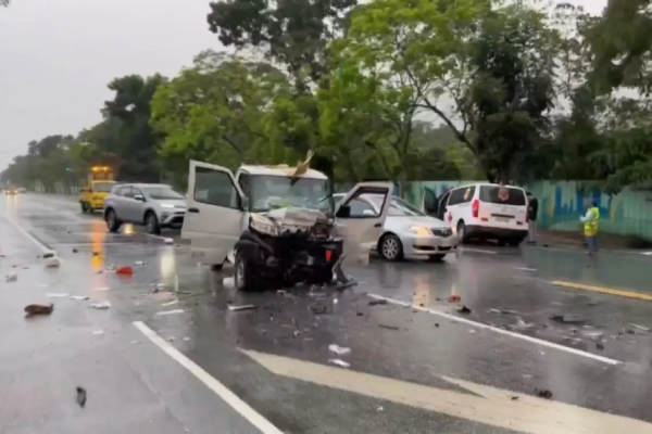 花蓮無病患救護車雨天鳴笛行駛 衝對向撞2車釀1死4傷