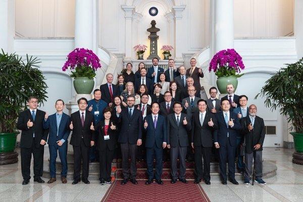 賴清德總統接見民主合作論壇訪賓　盼持續提升自我防衛能力打造印太堅實民主堡壘