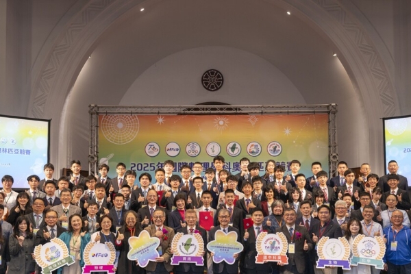 賴清德總統接見2025年國際數理學科奧林匹亞競賽獲獎學生及指導教授　肯定傑出表現與科學教育成果