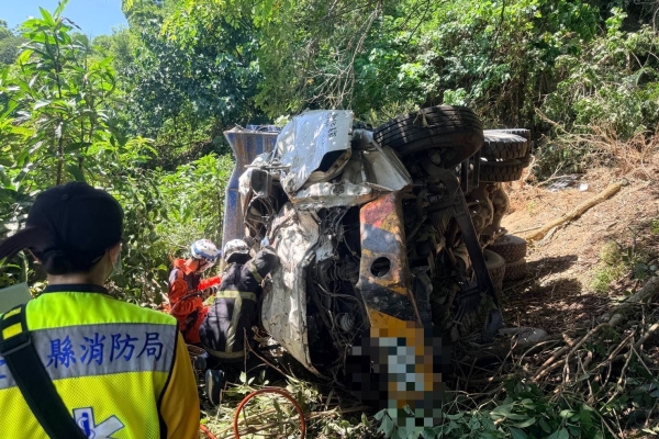 中秋連假又傳車禍死亡悲劇！　台東太麻里鄉砂石車翻落邊坡70歲翁當場喪命