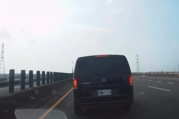 國道3號彰化快官段賓士租賃車惡意逼車 國道警受理檢舉將開罰