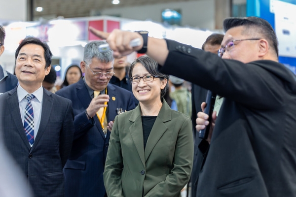 蕭美琴副總統參觀Secutech 2026第27屆臺北國際安全科技應用博覽會　肯定強化全社會防衛韌性成果