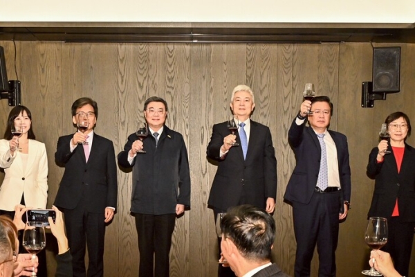 出席壽險公會新春聯誼餐敘　行政院長卓榮泰呼籲持續引導保險業資金投入公共建設建設國家並照顧人民福祉