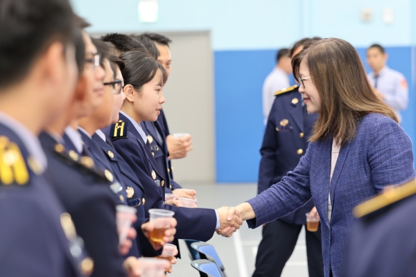 海巡署隆重舉行授階典禮，30名學員完成海巡專業預備軍官班訓練正式授階