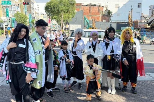 臺南海安觀光商圈萬聖節派對熱鬧登場！萬人扮裝潮爆海安街頭