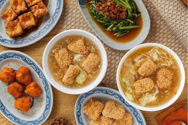 桃園人氣羹湯魅力爆棚 旗魚酥與扁魚湯頭打造經典風味層次！