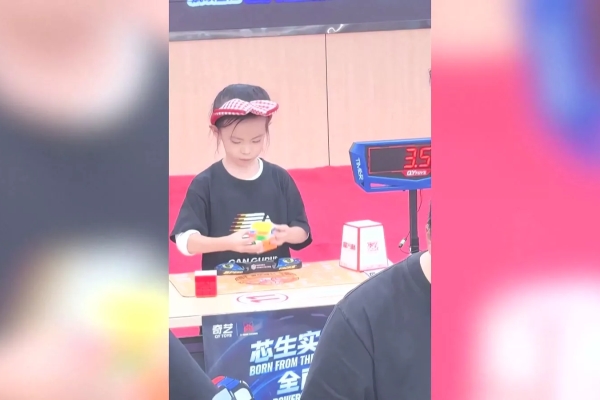 中國6歲童4.27秒解完魔術方塊 成女子組世界第一
