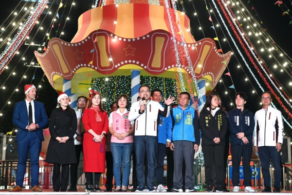 新北耶誕城人次逾300萬 熱鬧登場！新北市長侯友宜揭幕主燈新秀、德國耶誕市集雙慶典閃亮開城